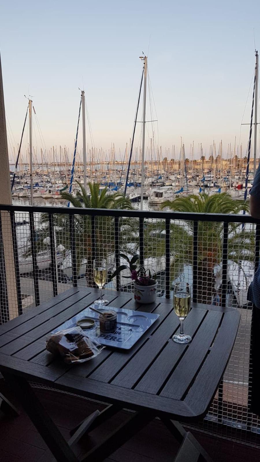 T2 Sur Le Port Avec Parking Apartment Gruissan Bagian luar foto
