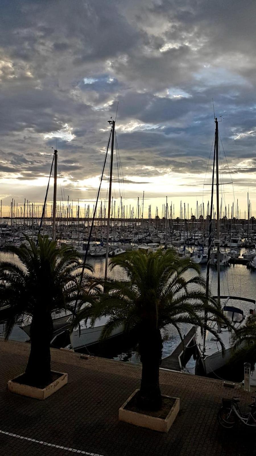 T2 Sur Le Port Avec Parking Apartment Gruissan Bagian luar foto