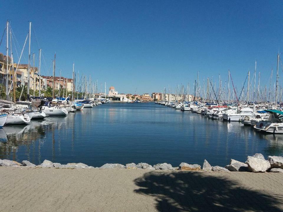 T2 Sur Le Port Avec Parking Apartment Gruissan Bagian luar foto